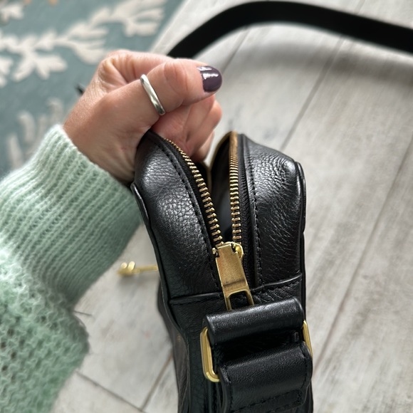 New without tags black leather Fossil crossbody. - Picture 4 of 7